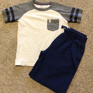 Carter’s 5T shirt with matching navy shorts